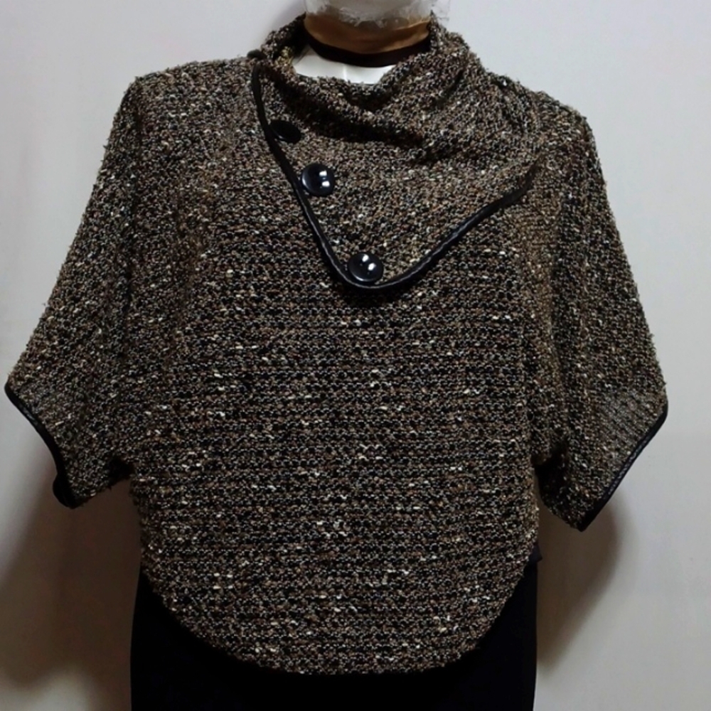 BALI CORP. SWEATER CAPE IN A BEAUTIFUL MULTI COLOR KNIT